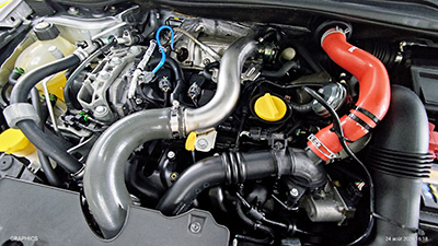 nettoyage moteur Clio RS préparée pour la vente chez BH CAR – Covering by Graphics